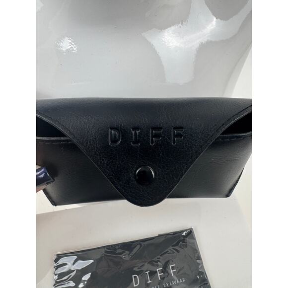 DIFF NWOT Pink & Gold Genevive Oversized Sunglasses With Case - Picture 15 of 15